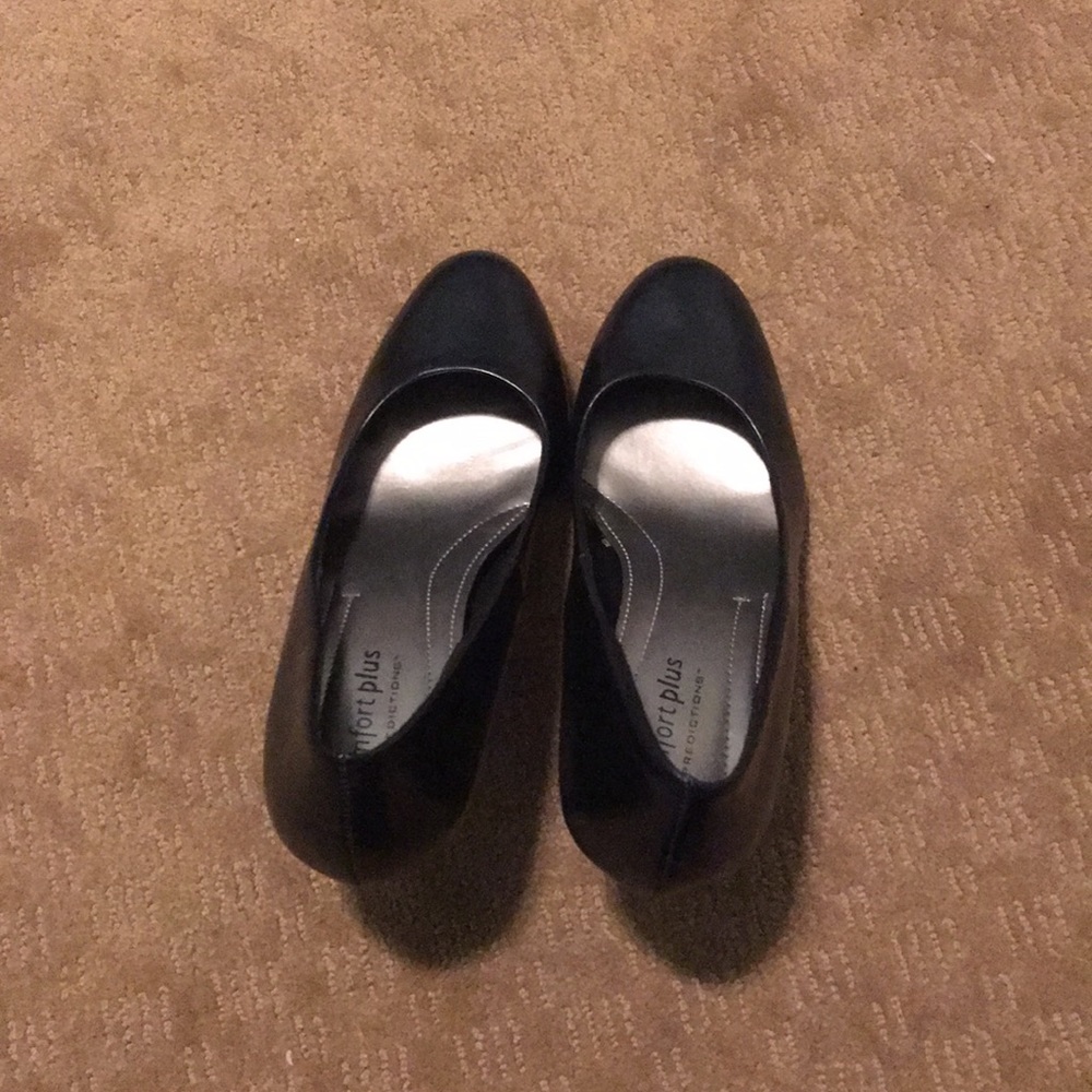 Comfort black pumps